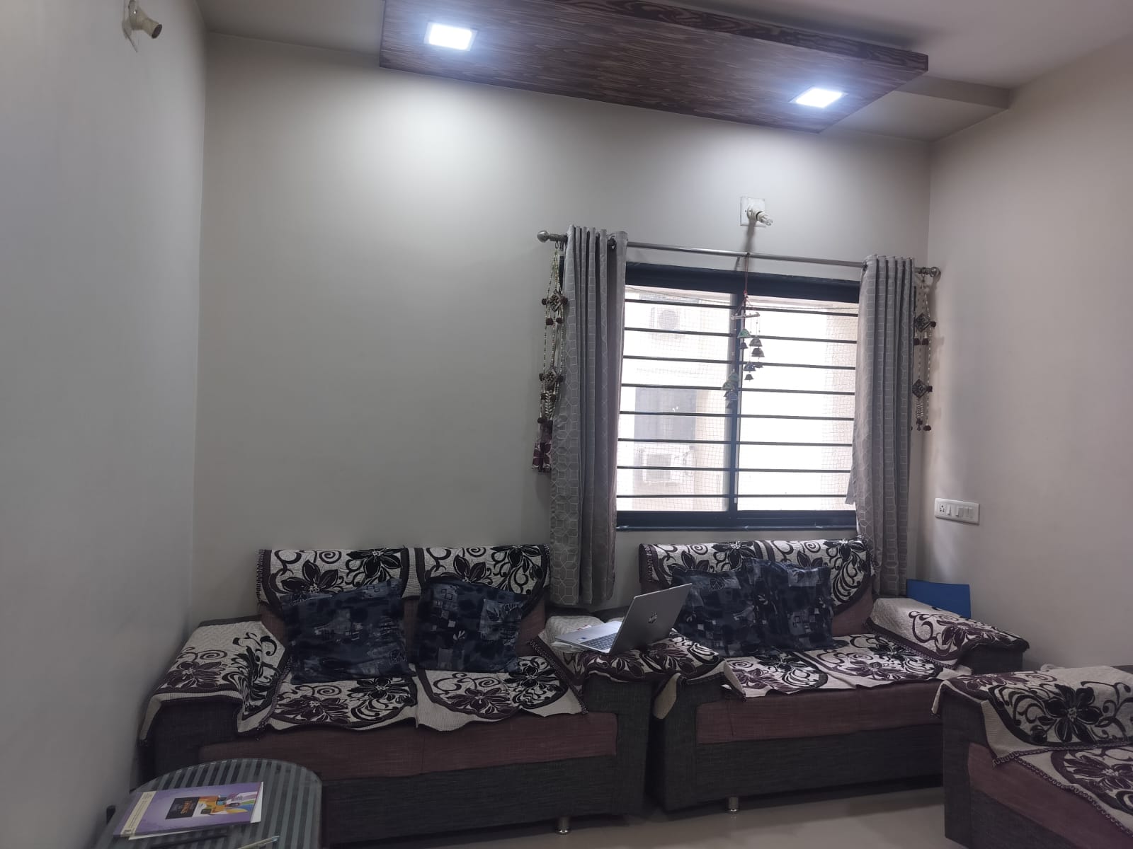 2bhk flat on sale in satellite